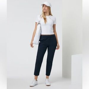 Vuori Miles ankle pant in ink (navy blue)